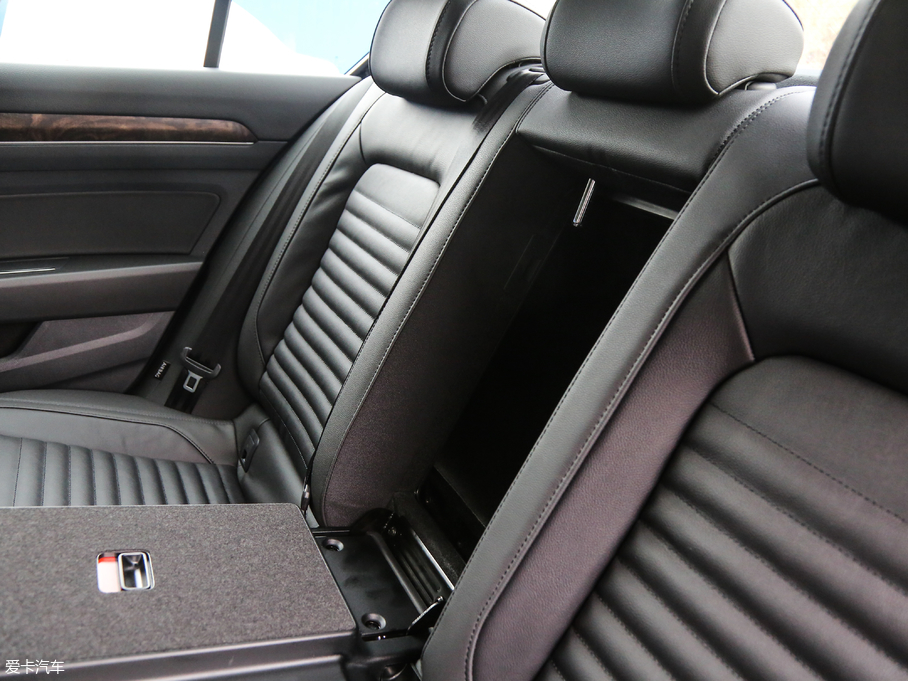 2019~v 330TSI DSG A (gu)V