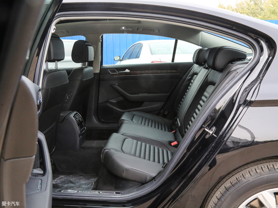 2019~v 330TSI DSG A V