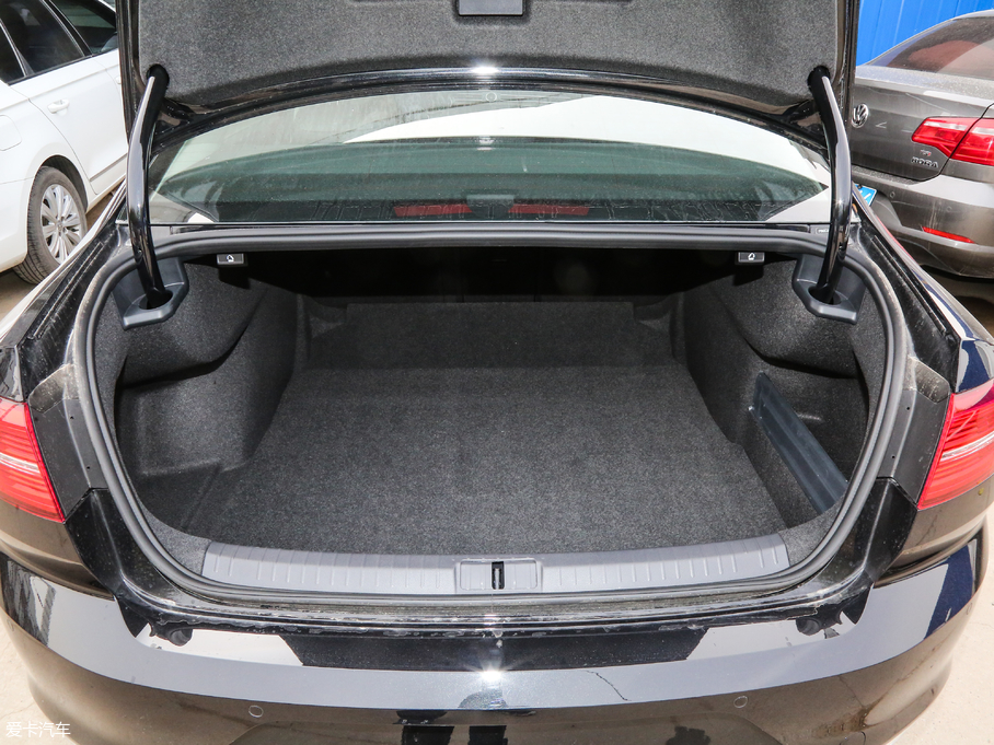 2019~v 330TSI DSG A V