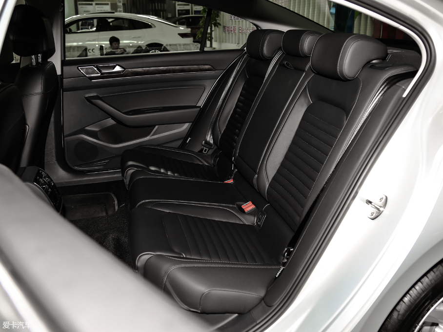 2019~v 330TSI DSG A V