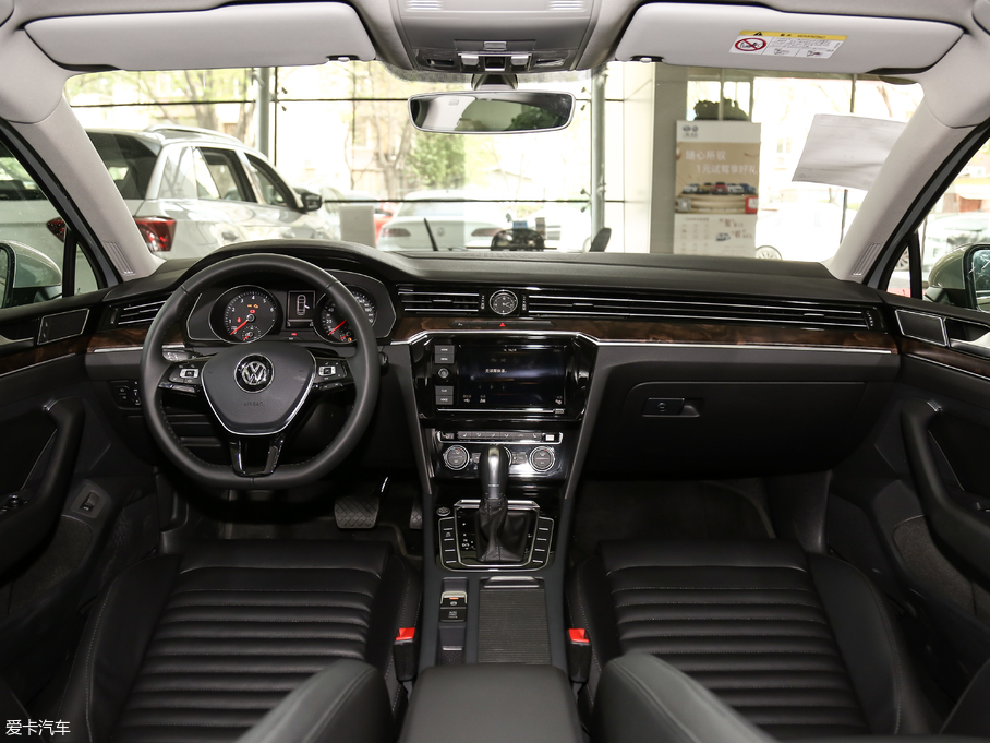 2019~v 330TSI DSG A V