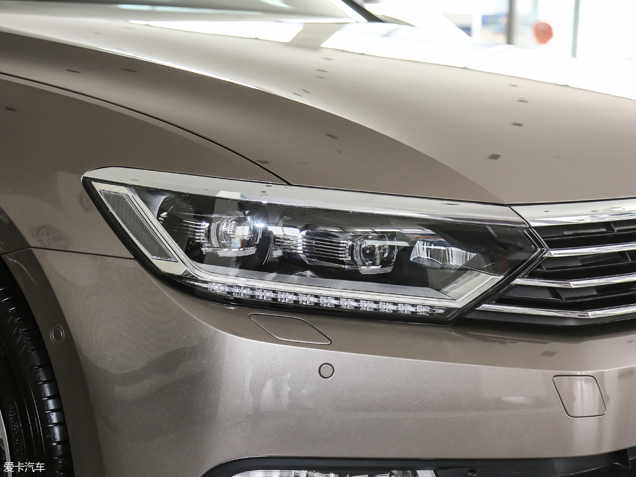 2019~v 330TSI DSG F VI