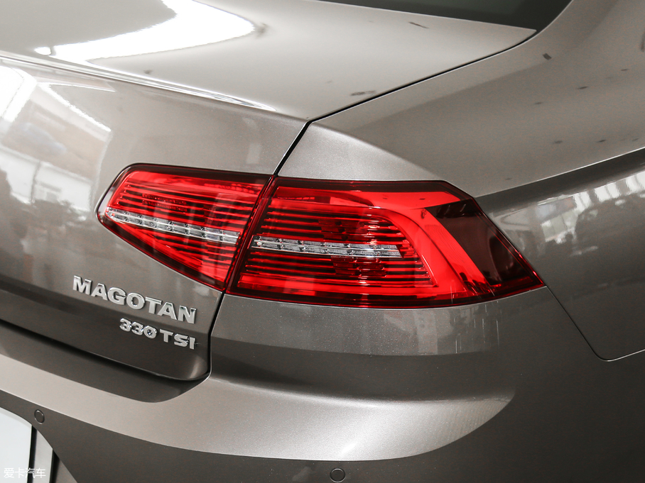 2019~v 330TSI DSG F VI