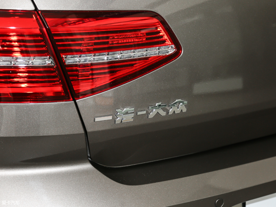 2019~v 330TSI DSG F VI