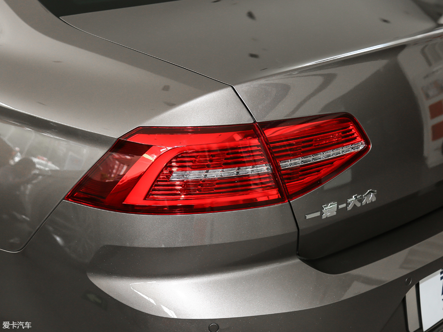 2019~v 330TSI DSG F VI