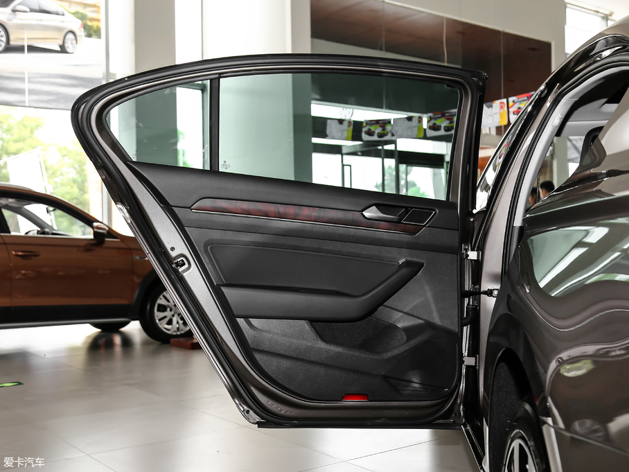 2019~v 330TSI DSG F VI