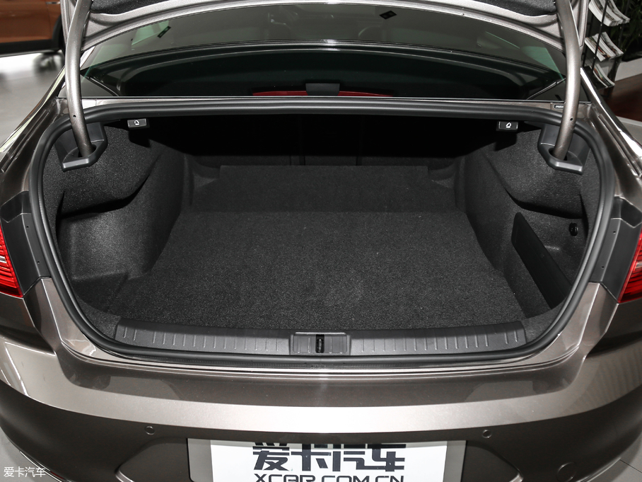 2019~v 330TSI DSG F VI