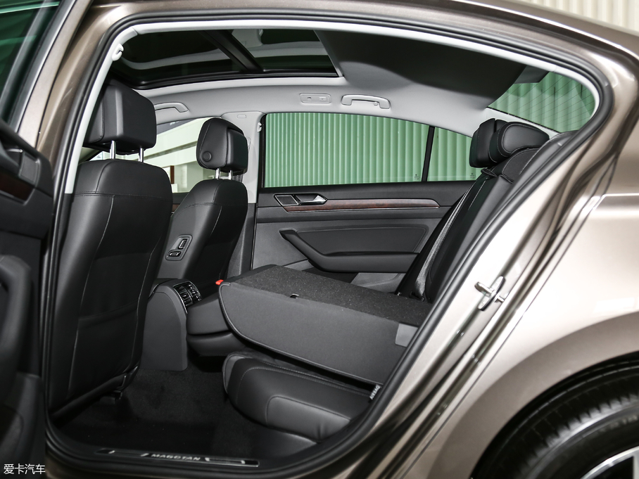 2019~v 330TSI DSG F VI