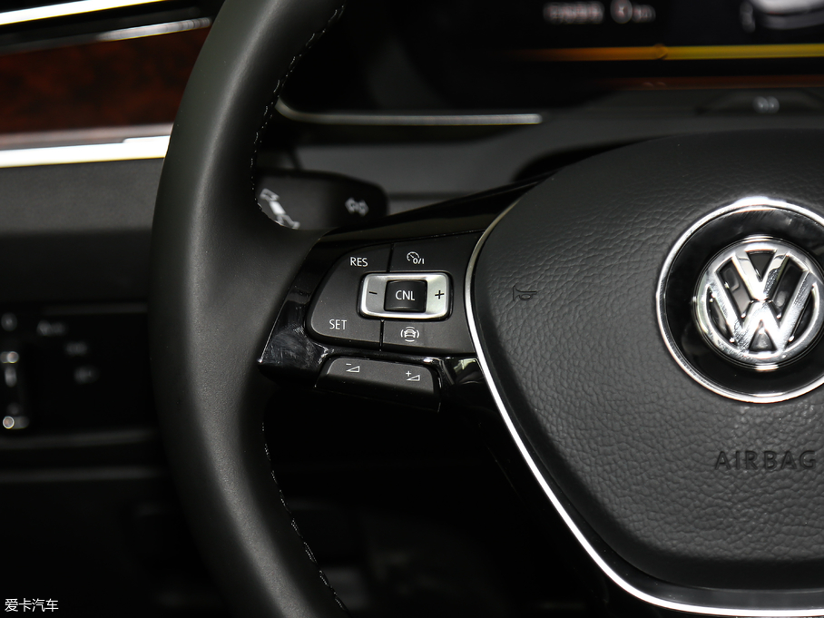 2019~v 330TSI DSG F VI