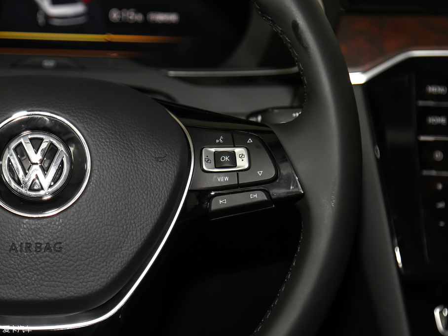 2019~v 330TSI DSG F VI