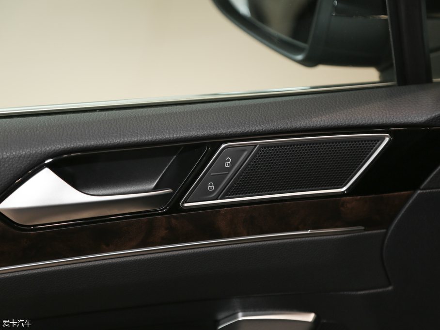 2019���~�v 330TSI DSG ���A�� ��VI