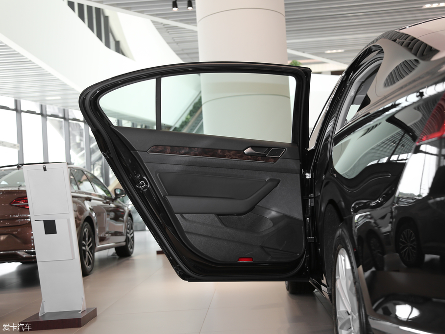 2019~v 330TSI DSG A VI