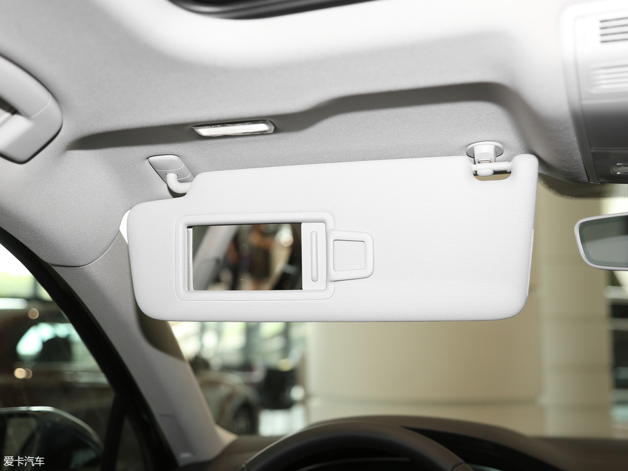 2019���~�v 330TSI DSG ���A�� ��VI