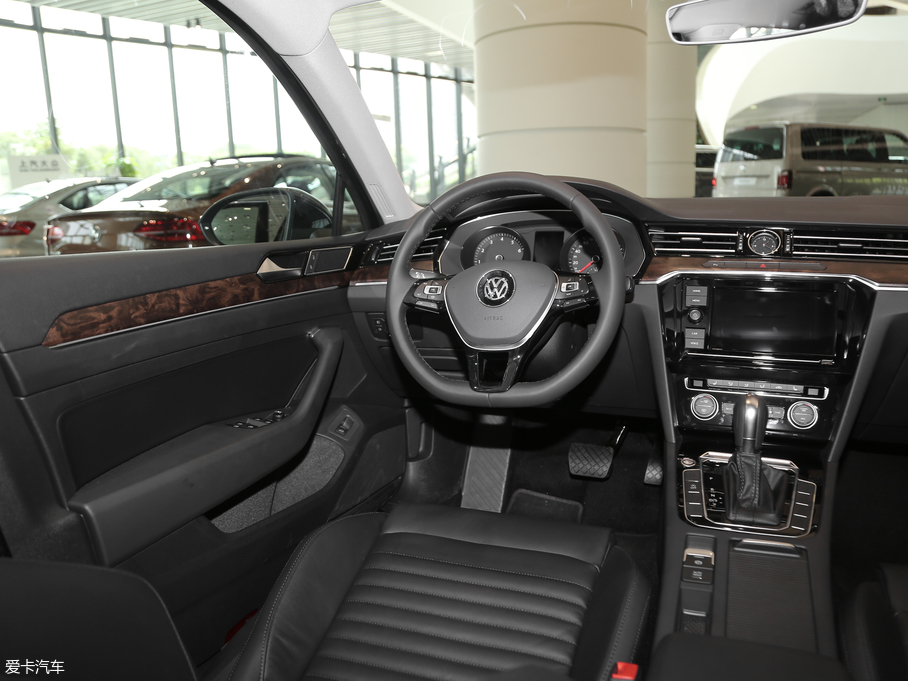 2019~v 330TSI DSG A VI