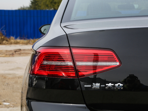 2019330TSI DSG A V ^