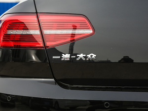 2019330TSI DSG A V ^