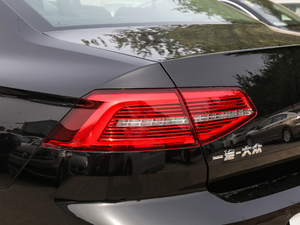 2019330TSI DSG A V ^