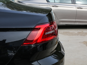 2019330TSI DSG A V ^