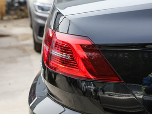 2019330TSI DSG A V ^