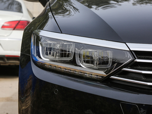 2019330TSI DSG A V ^