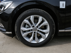 2019款330TSI DSG 豪华型 国V 轮圈