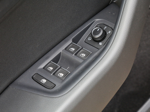2019款330TSI DSG 豪华型 国V 主驾车窗控制区	