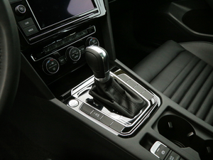 2019款330TSI DSG 豪华型 国V 换挡杆