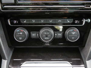 2019330TSI DSG A V {{