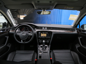 2019款330TSI DSG 豪华型 国V 内饰全景