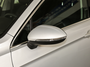 2019330TSI DSG A V ^