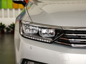 2019330TSI DSG A V ^