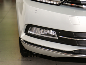 2019330TSI DSG A V ^