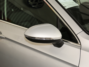 2019330TSI DSG A V ^