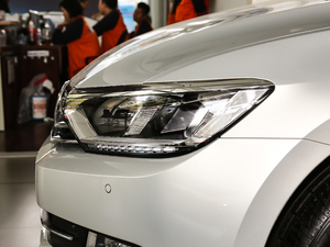 2019330TSI DSG A V ^