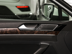 2019330TSI DSG A V g