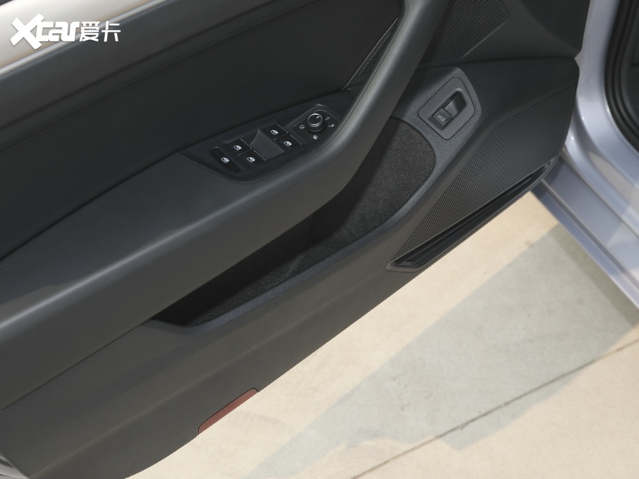 2020���~�v 380TSI DSG���A��