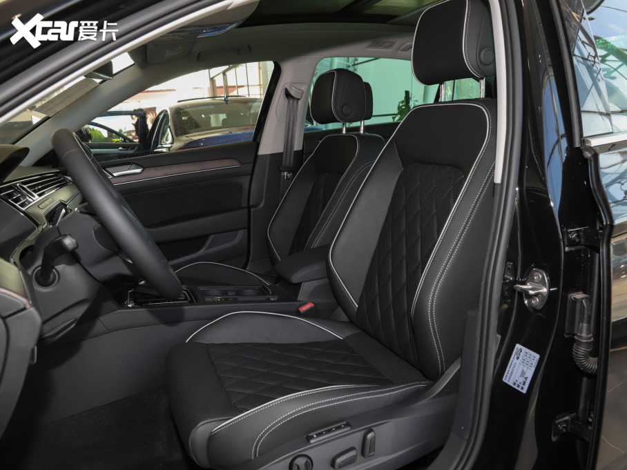 2020���~�v 330TSI DSG���F��