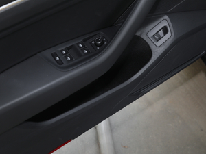 2020款280TSI DSG领先型 前门储物空间