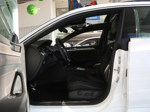 2020款330TSI 华颜版 国V 前排空间