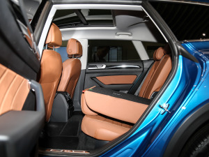 2021款380TSI 猎心版 后排座椅放倒
