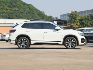 2020380TSI R-Line w^