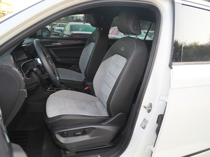 2020380TSI R-Line {