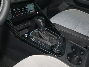 2020380TSI (q)R-Line(lin) QU