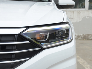 2020款200TSI DSG舒适型 国VI 大灯