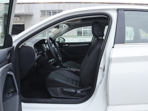 2020款200TSI DSG舒适型 国VI 前排空间