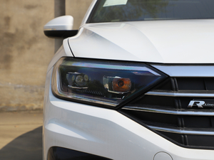 2020280TSI DSG R-Line VI ^