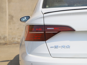 2020280TSI DSG R-Line VI ^