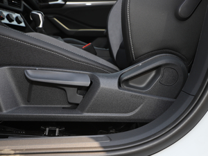 2020280TSI DSG R-Line VI {{