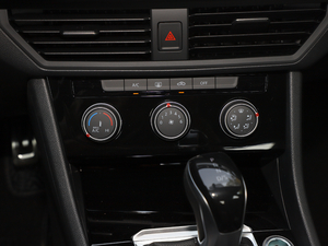 2020280TSI DSG R-Line VI {{