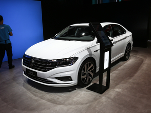 2020款280TSI DSG豪华型 国VI 左前45度